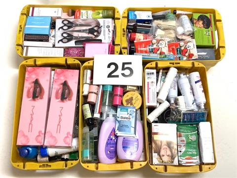 Posten "Kosmetikartikel und Parfums : Inhalt von 15 Kisten (keine Kiste Händedesinfektion)