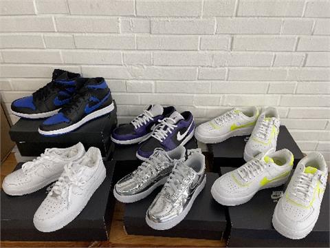 7 Paar Nike-Schuhe: davon 2x Air Jordan und 5x Airforce 1, alle NEU