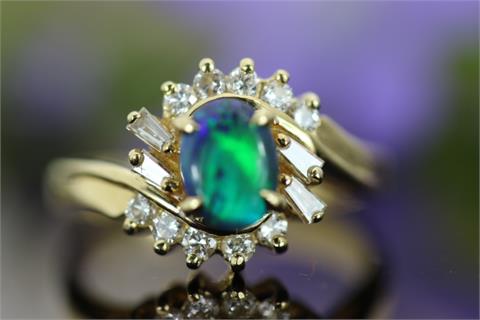 Wunderschöner Opal-Diamantring