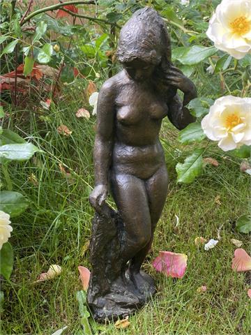 Bronzefigur die Stehende von Peter Weiss