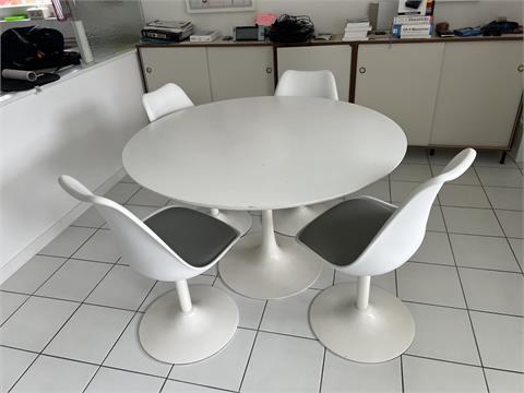 Designertisch mit 4 Stühlen