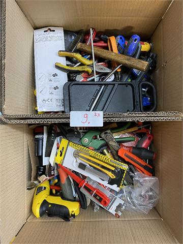 2 Kartons mit Werkzeug