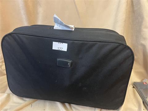 Klassischer Koffer aus schwarzem Stoff
