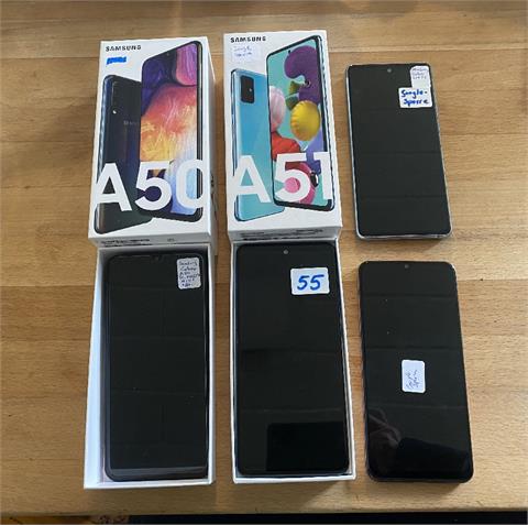 4 Samsung Smartphones, teilweise gesperrt