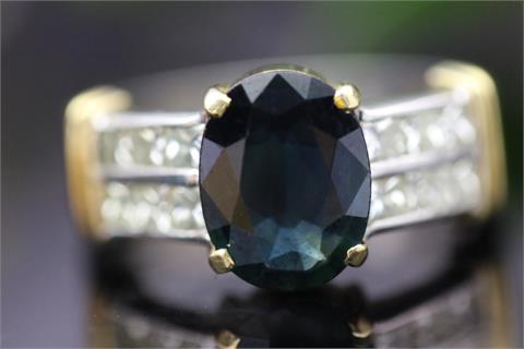 Safir-Ring mit Princess-Diamanten