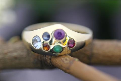 Hübscher Ring mit Farbstein-Mix