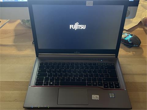 Fujitsu Lifebook E746, offen