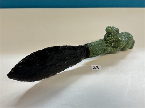 „Messer“ aus Obsidian mit grünem Griff