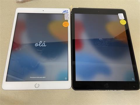 2 Apple iPads