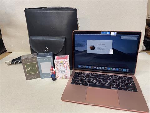MacBook Air mit Rucksack